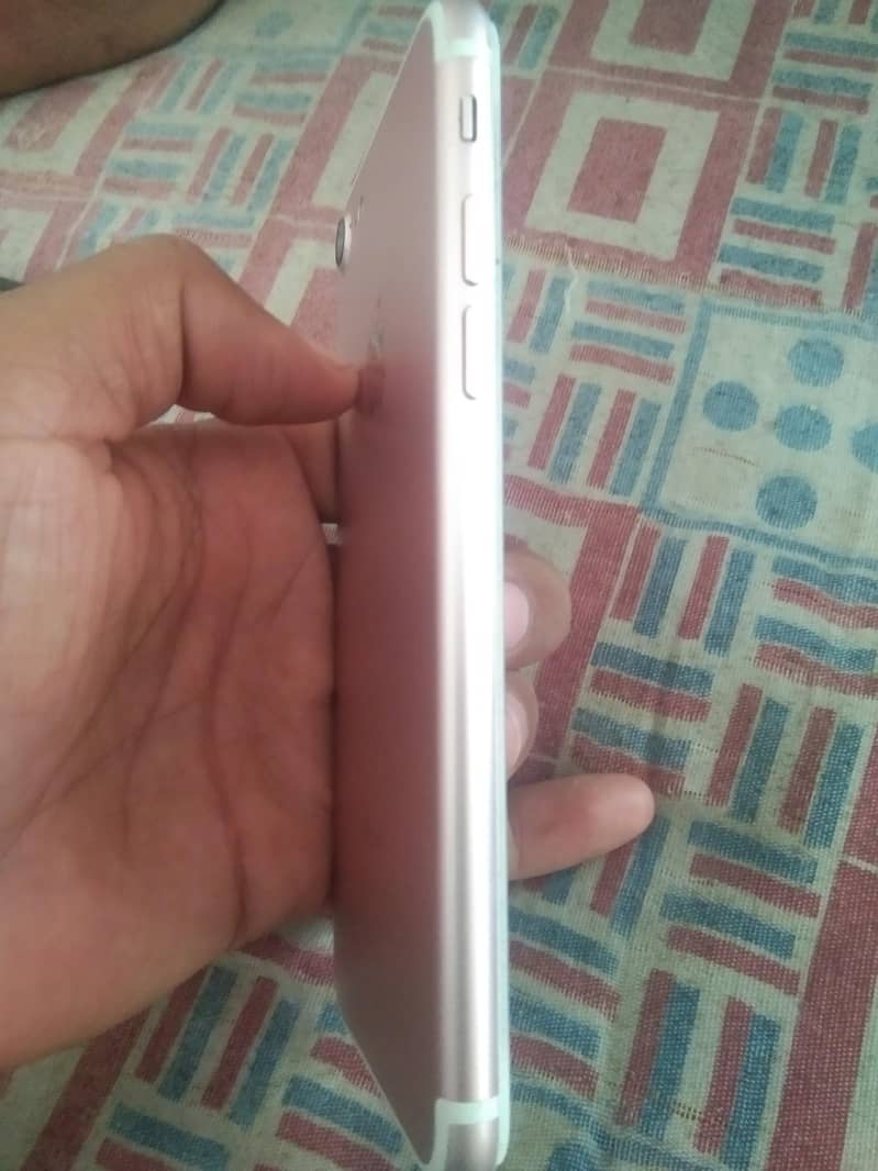 Apple iPhone 7 3