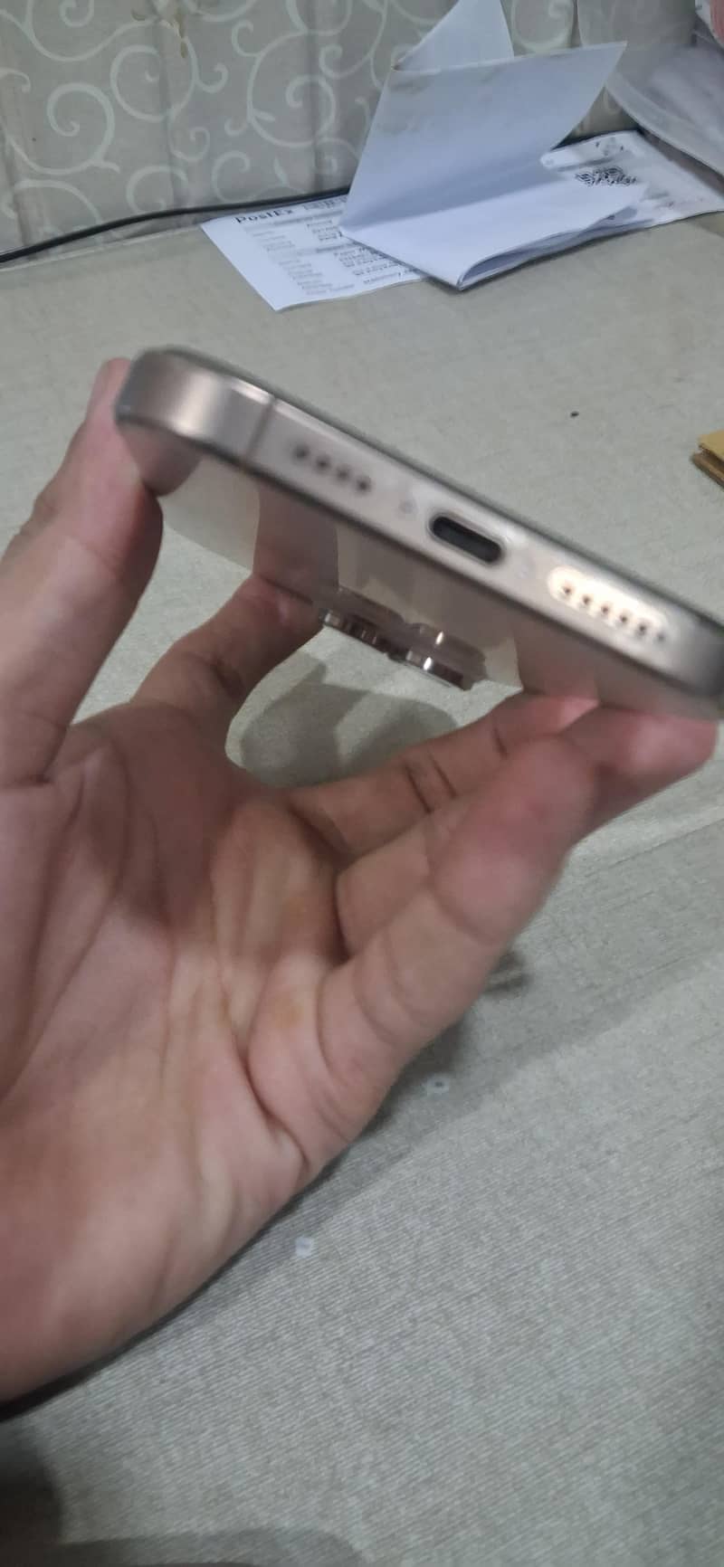Apple iPhone 16 Pro Max 4
