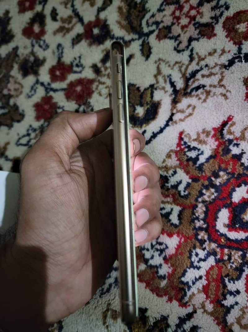 Apple iPhone XS Max 7