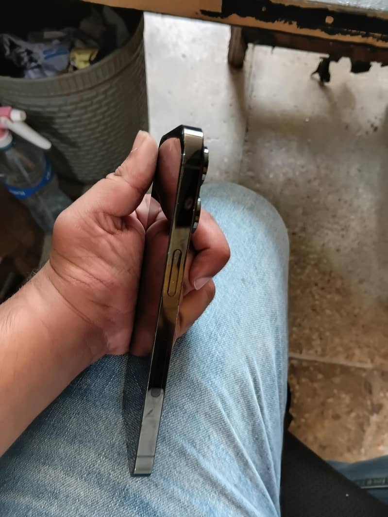 Apple iPhone 14 Pro 2
