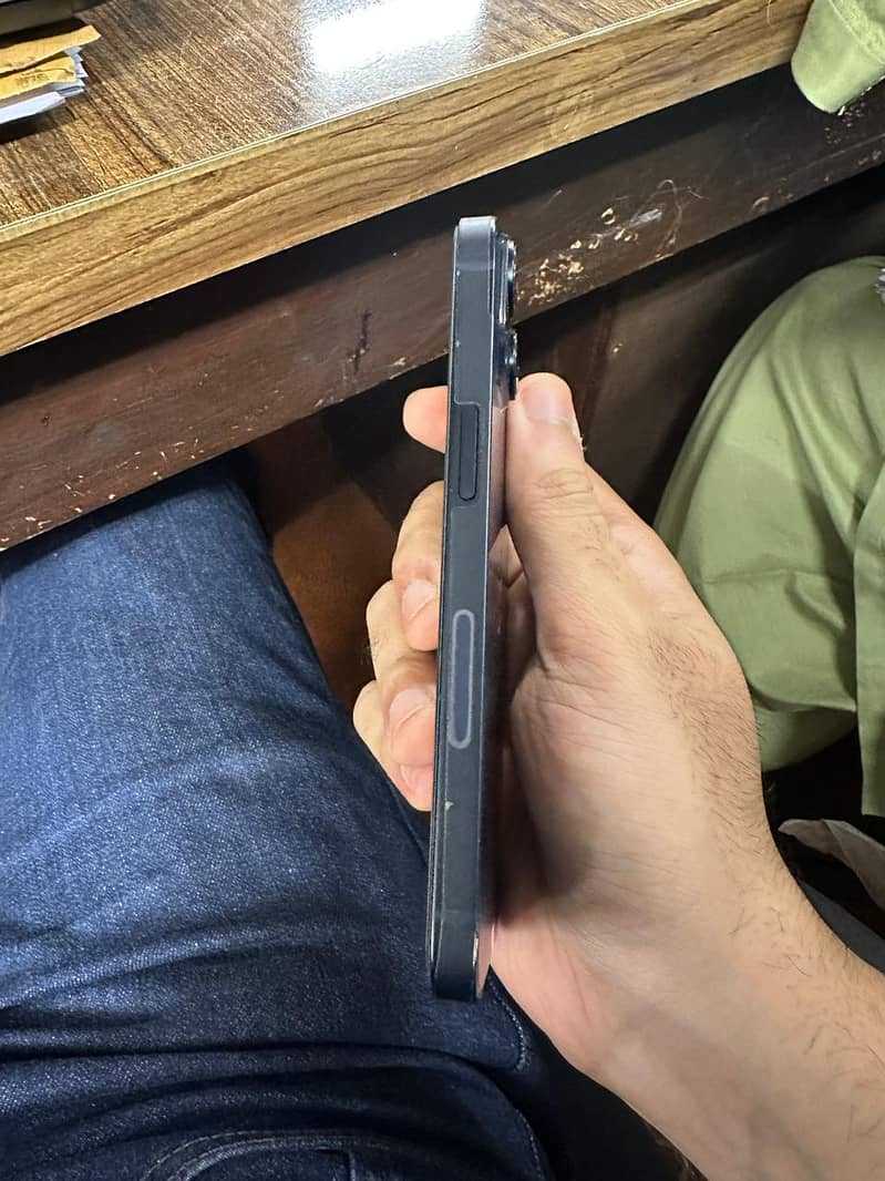 Apple iPhone 14 3
