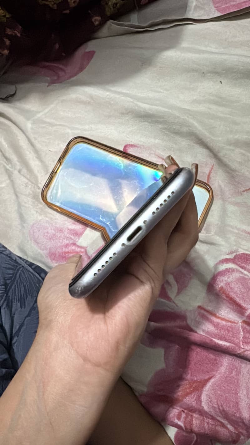 Apple iPhone 11 3