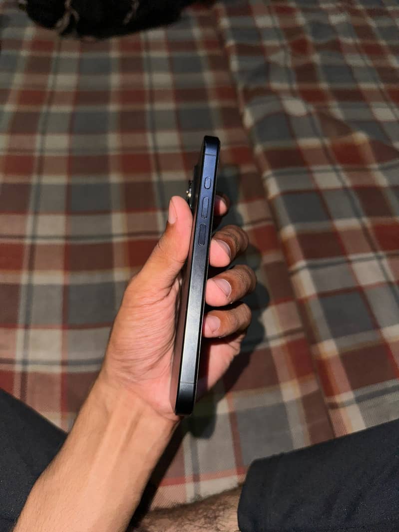 Apple iPhone 15 Pro 0