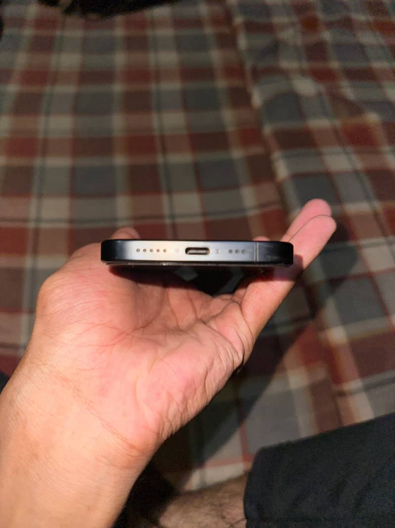 Apple iPhone 15 Pro 2