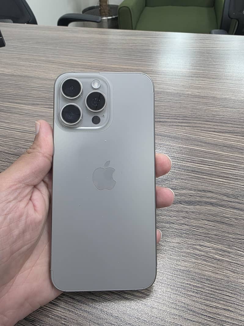 Apple iPhone 15 Pro Max 1