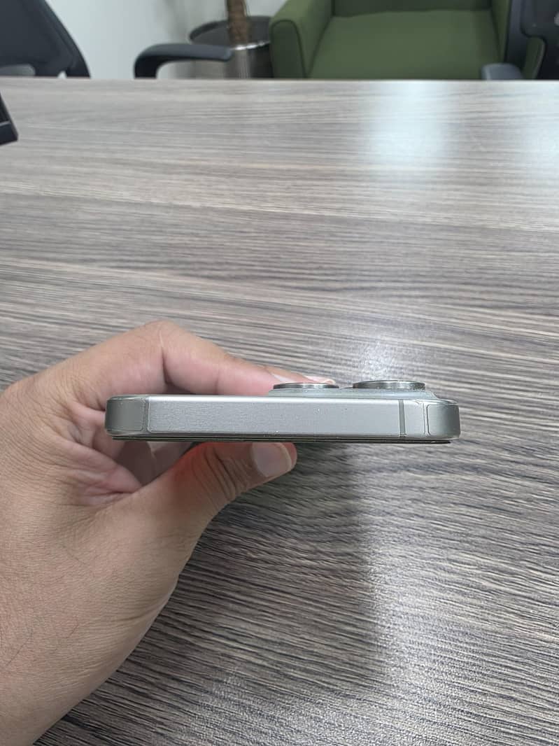 Apple iPhone 15 Pro Max 2