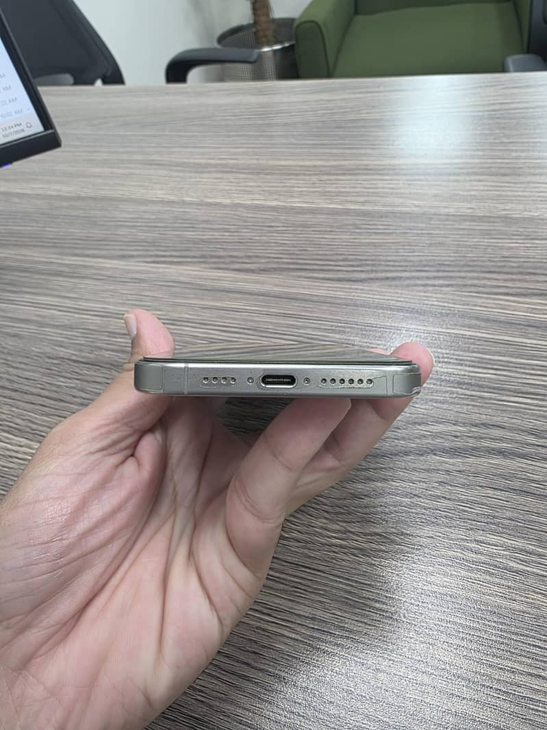 Apple iPhone 15 Pro Max 3
