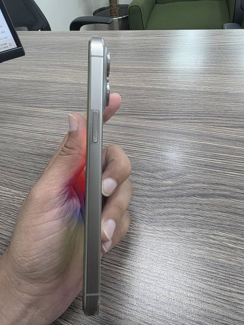 Apple iPhone 15 Pro Max 4