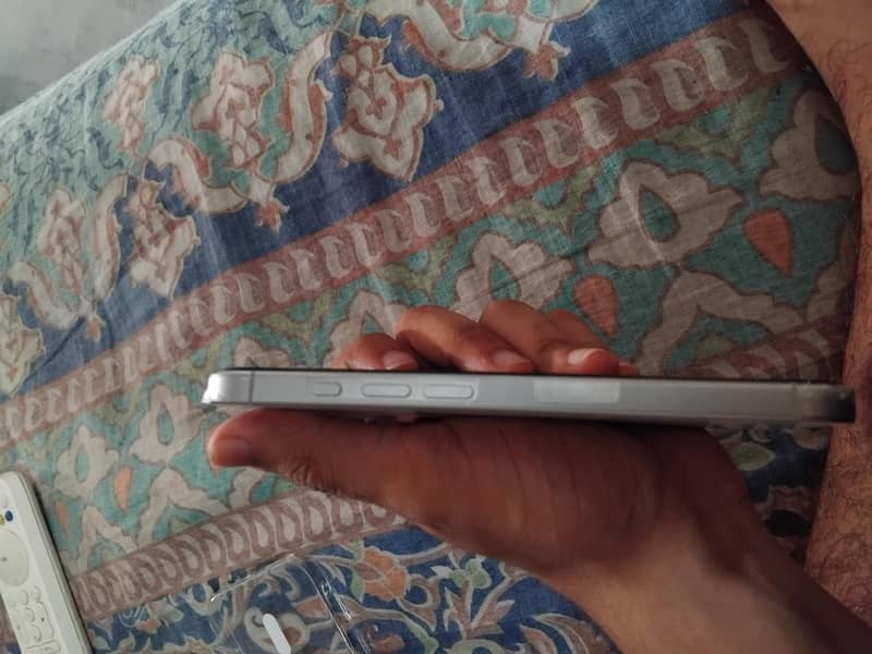 Apple iPhone 16 Pro 2
