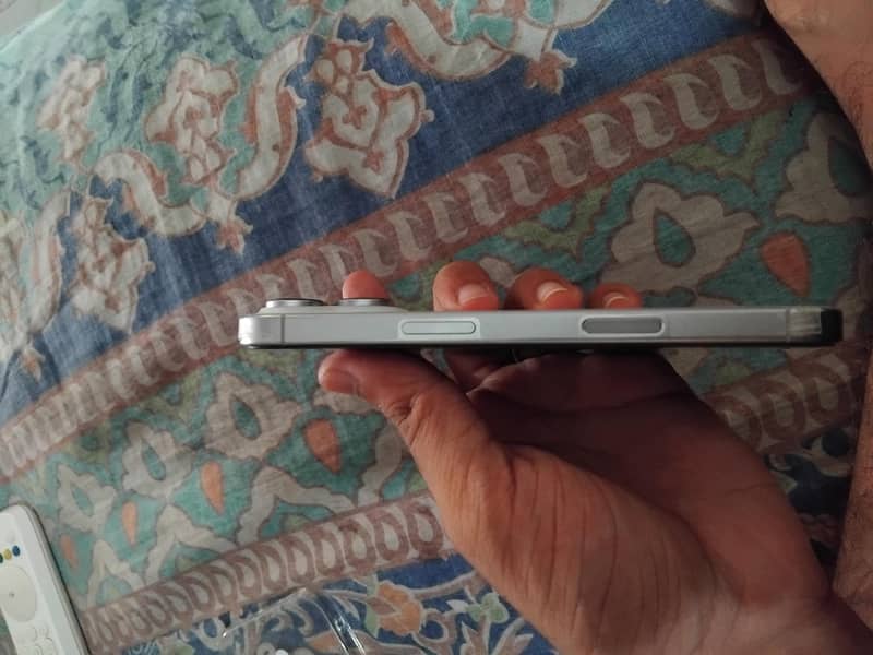 Apple iPhone 16 Pro 4
