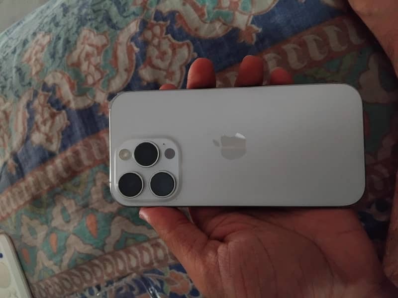 Apple iPhone 16 Pro 5