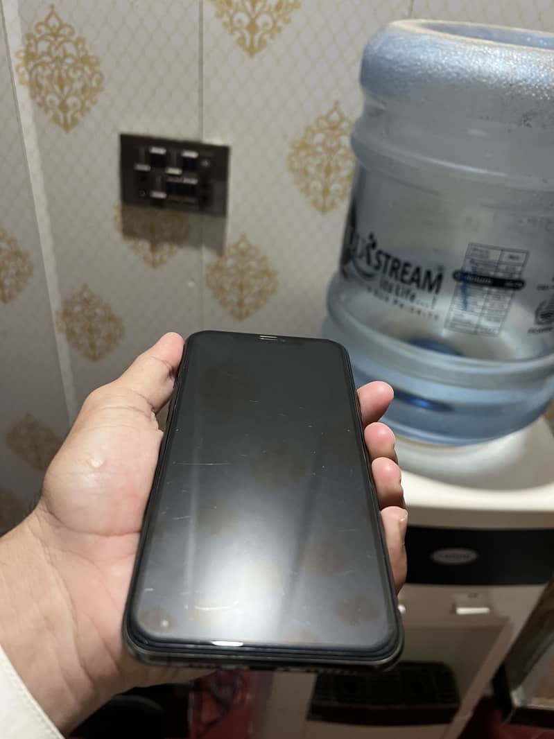 Apple iPhone 11 Pro Max 4