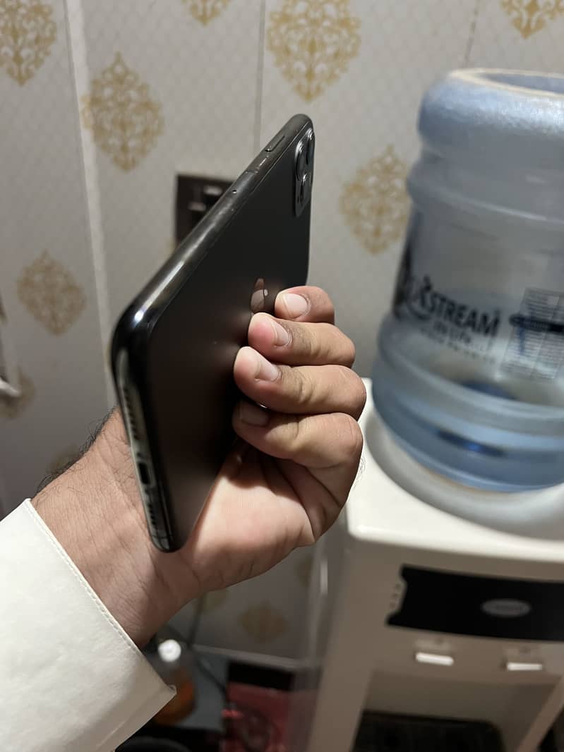 Apple iPhone 11 Pro Max 5