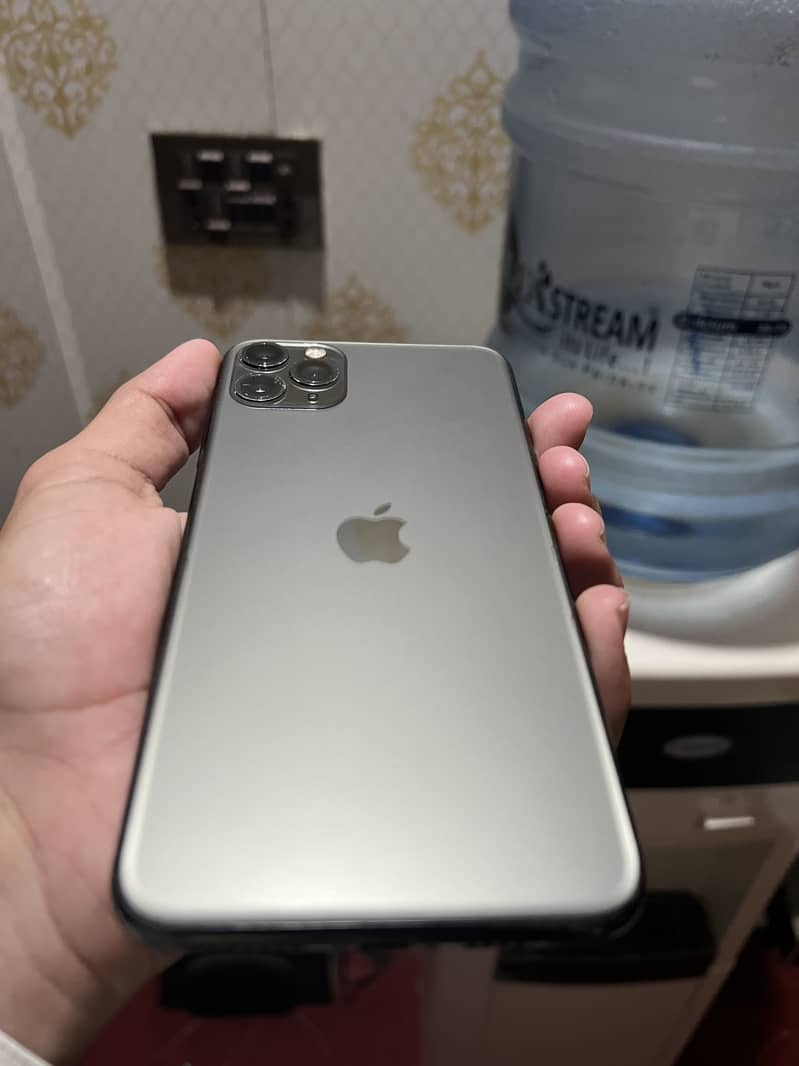 Apple iPhone 11 Pro Max 6