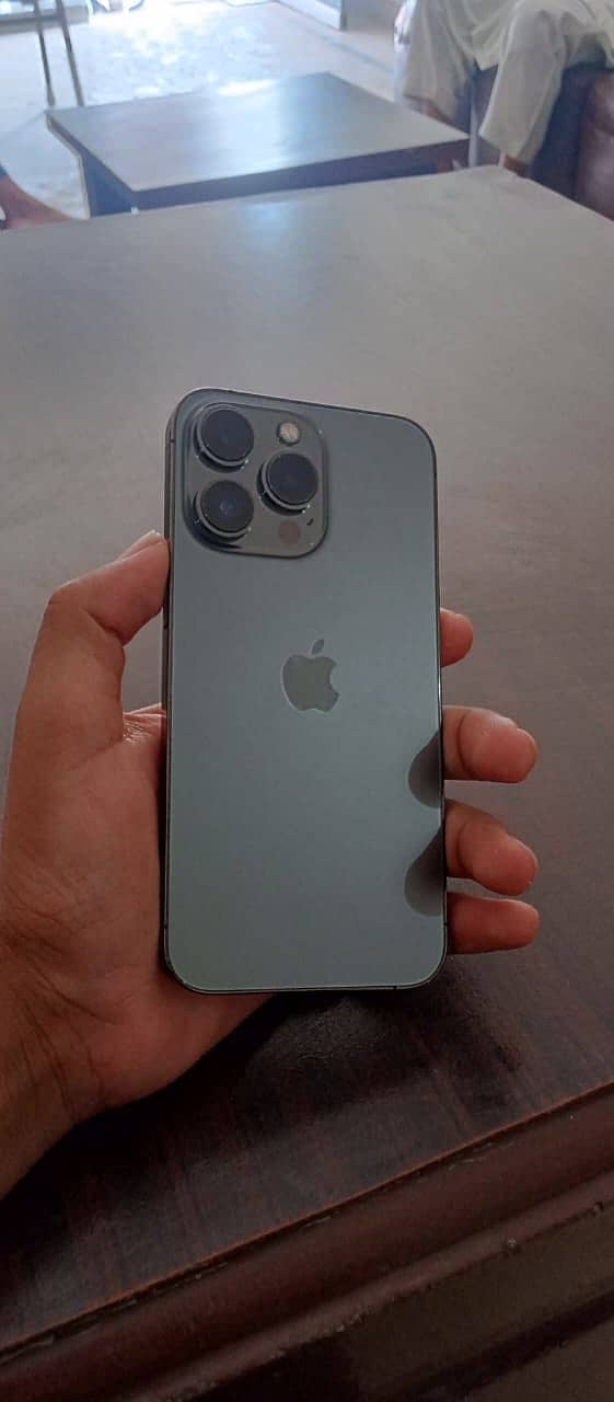 Apple iPhone 13 Pro 1