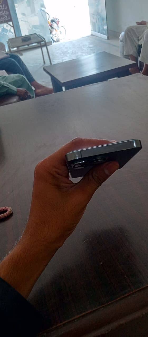 Apple iPhone 13 Pro 2