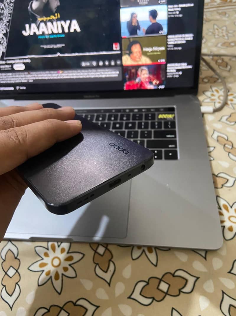 OPPO A77 1