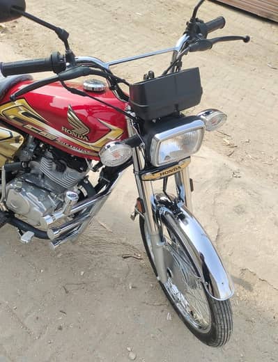 Honda CG 125 Self Start Golden Edition