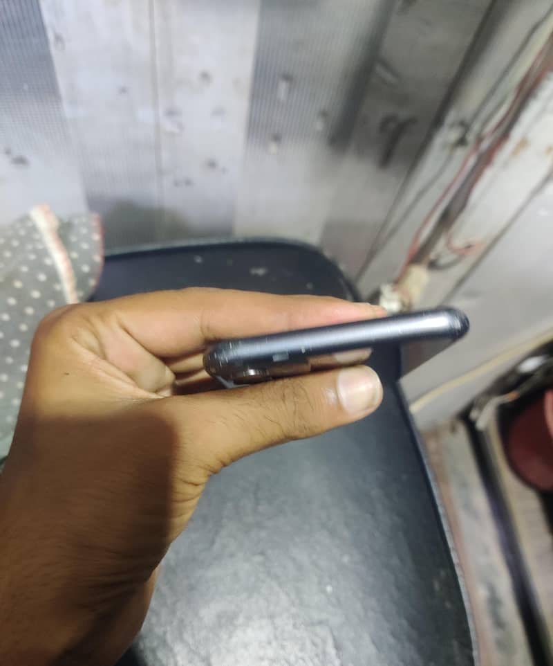 Apple iPhone 11 3