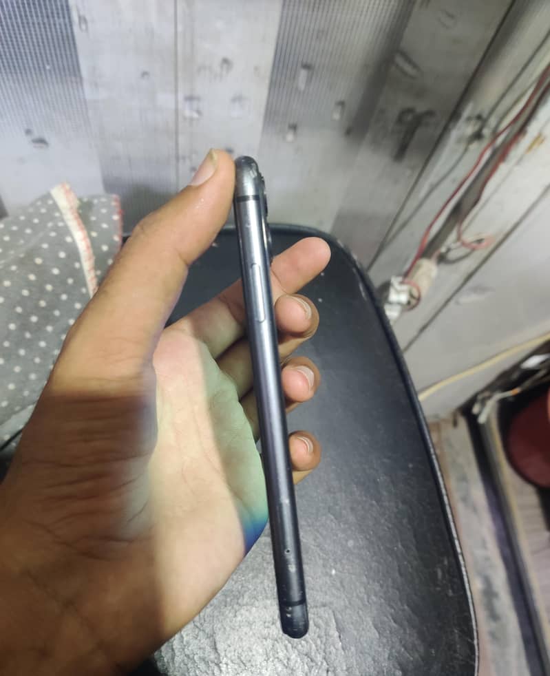 Apple iPhone 11 4