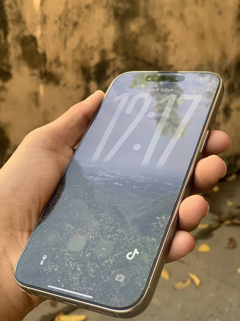 Apple iPhone 16 Pro Max sim time 1