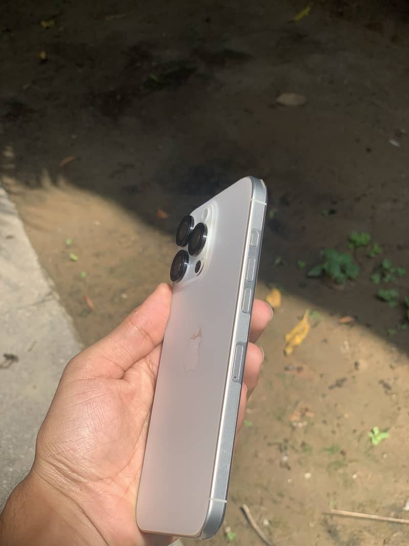 Apple iPhone 16 Pro Max sim time 2
