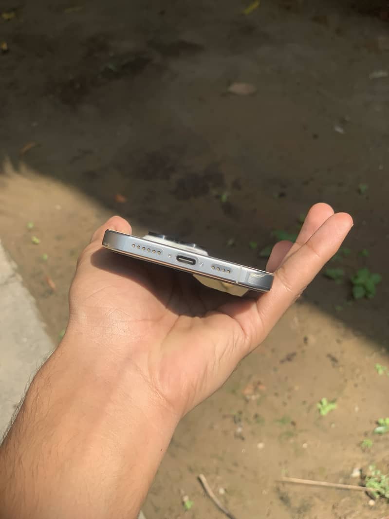 Apple iPhone 16 Pro Max sim time 4