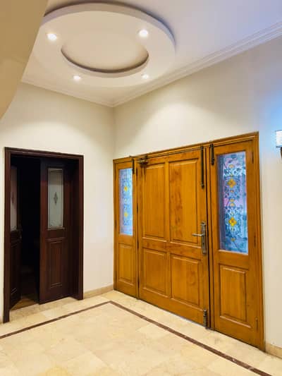 CAVALARY GROUND 24 Marla CORNER Full double Story House in LAHPORE CANTT For Sale