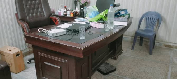6feet full size office table