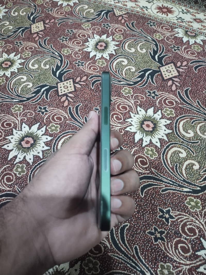 Apple iPhone 13 2