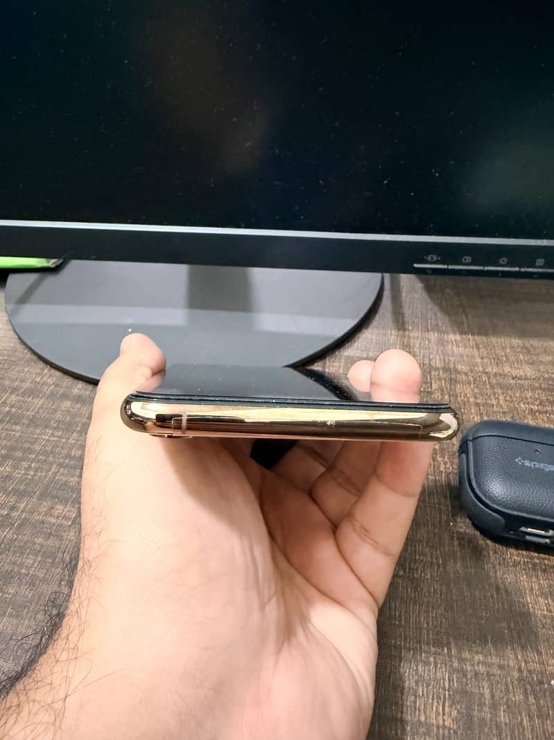 Apple iPhone XS Max 2