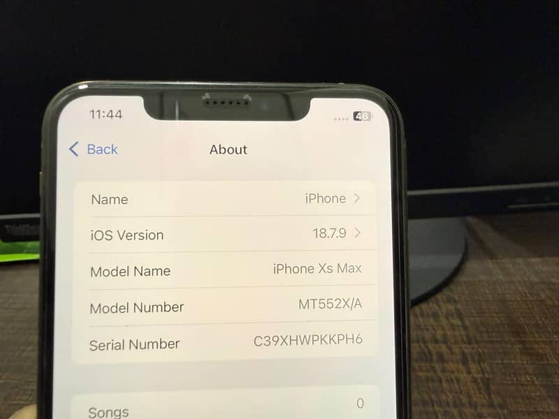 Apple iPhone XS Max 6