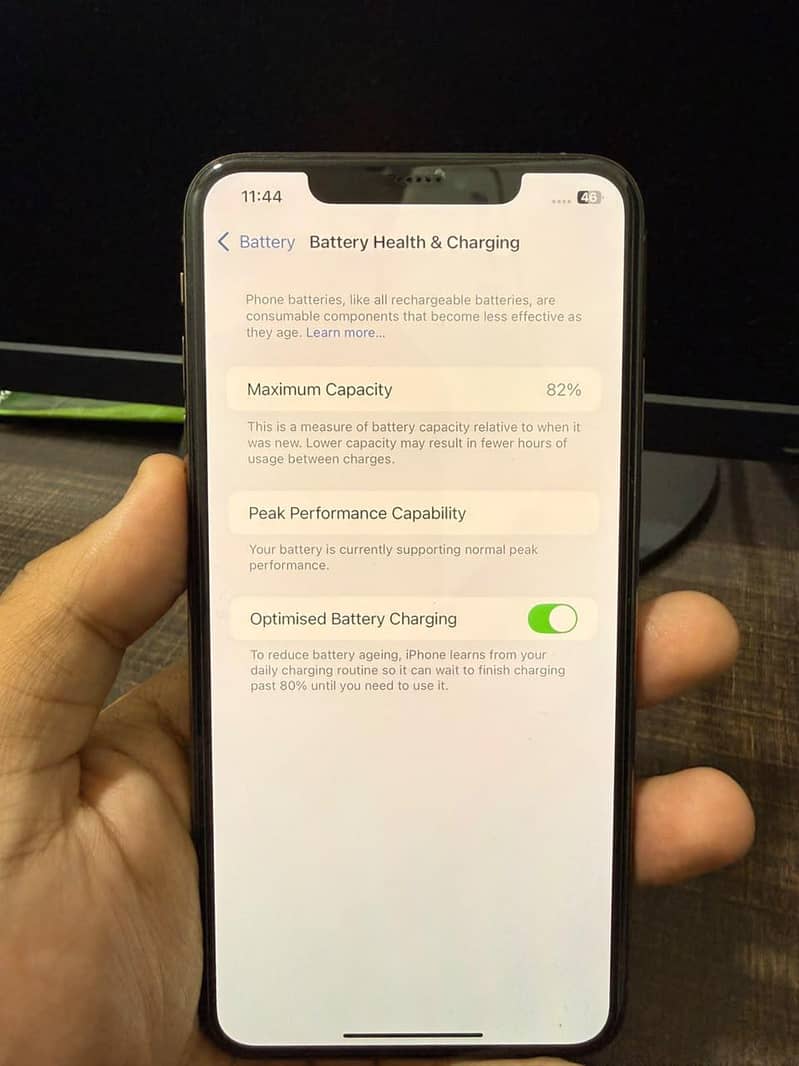 Apple iPhone XS Max 7