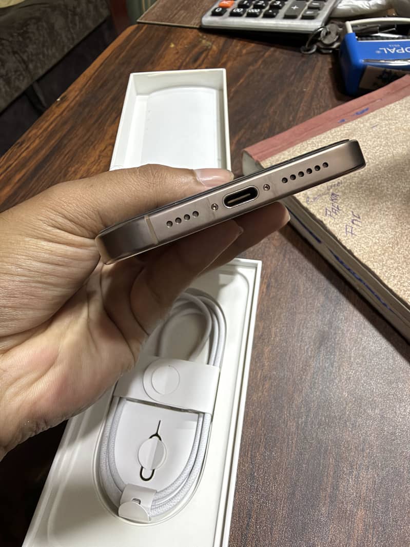 Apple iPhone 16 Pro Max 0