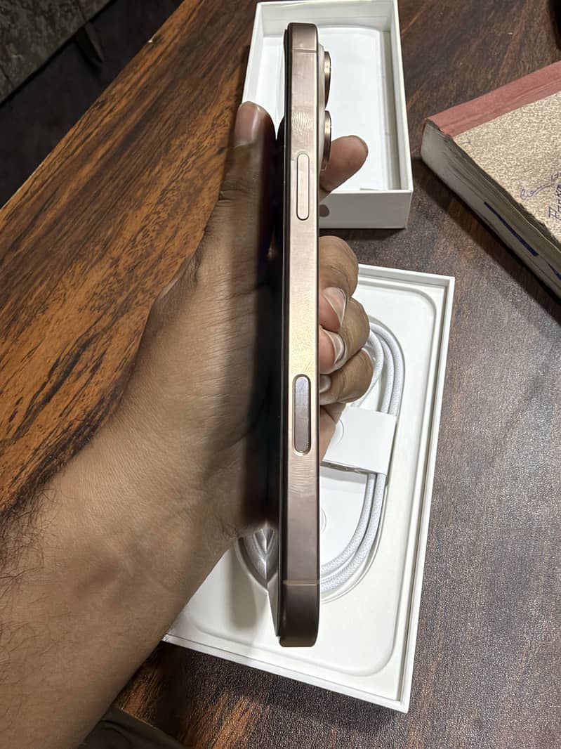 Apple iPhone 16 Pro Max 2