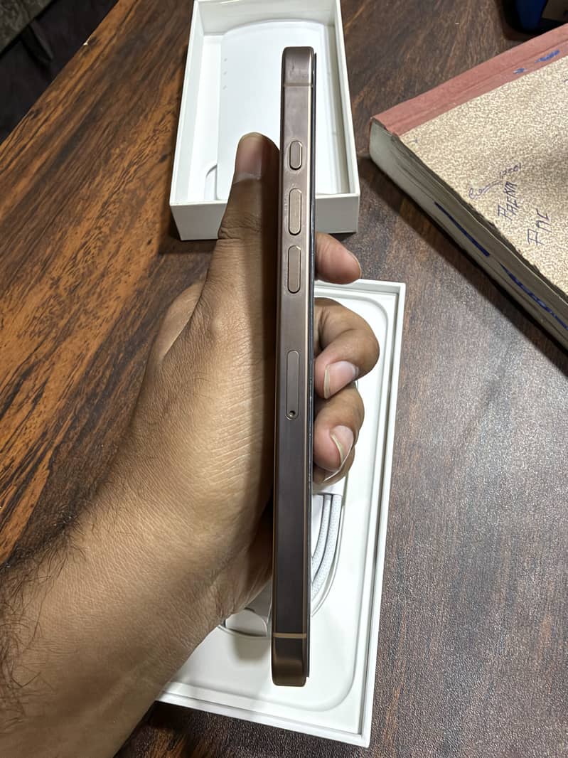 Apple iPhone 16 Pro Max 7