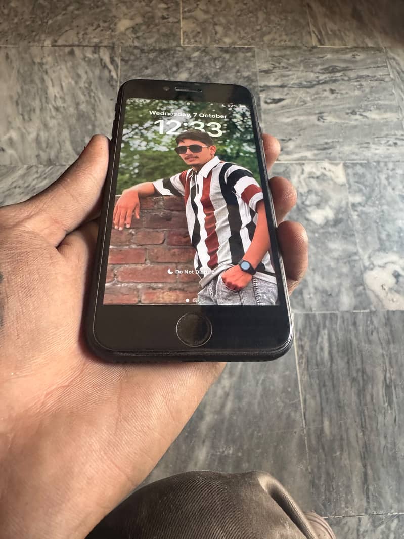 Apple iPhone SE 3rd generation 0