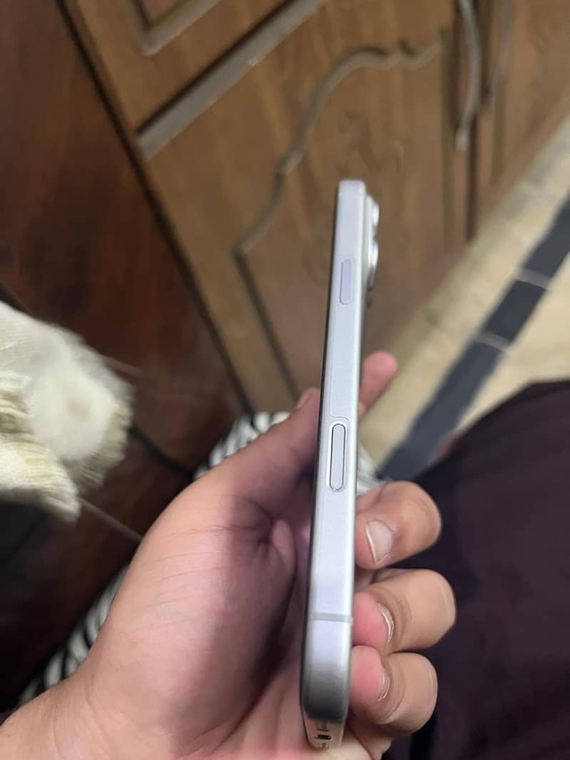Apple iPhone 17 Pro Max 2