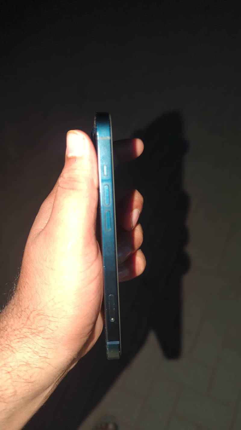 Apple iPhone 13 4