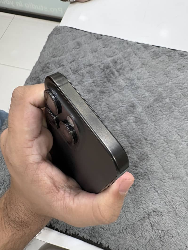 Apple iPhone 15 Pro 0