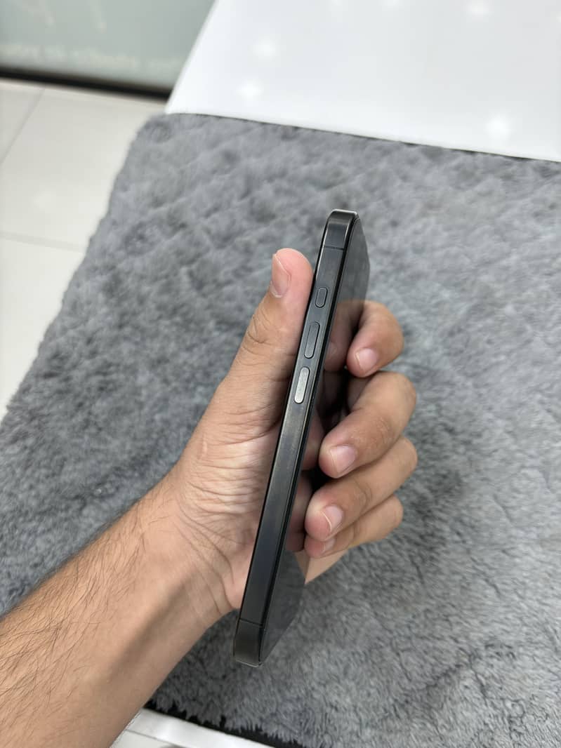 Apple iPhone 15 Pro 3