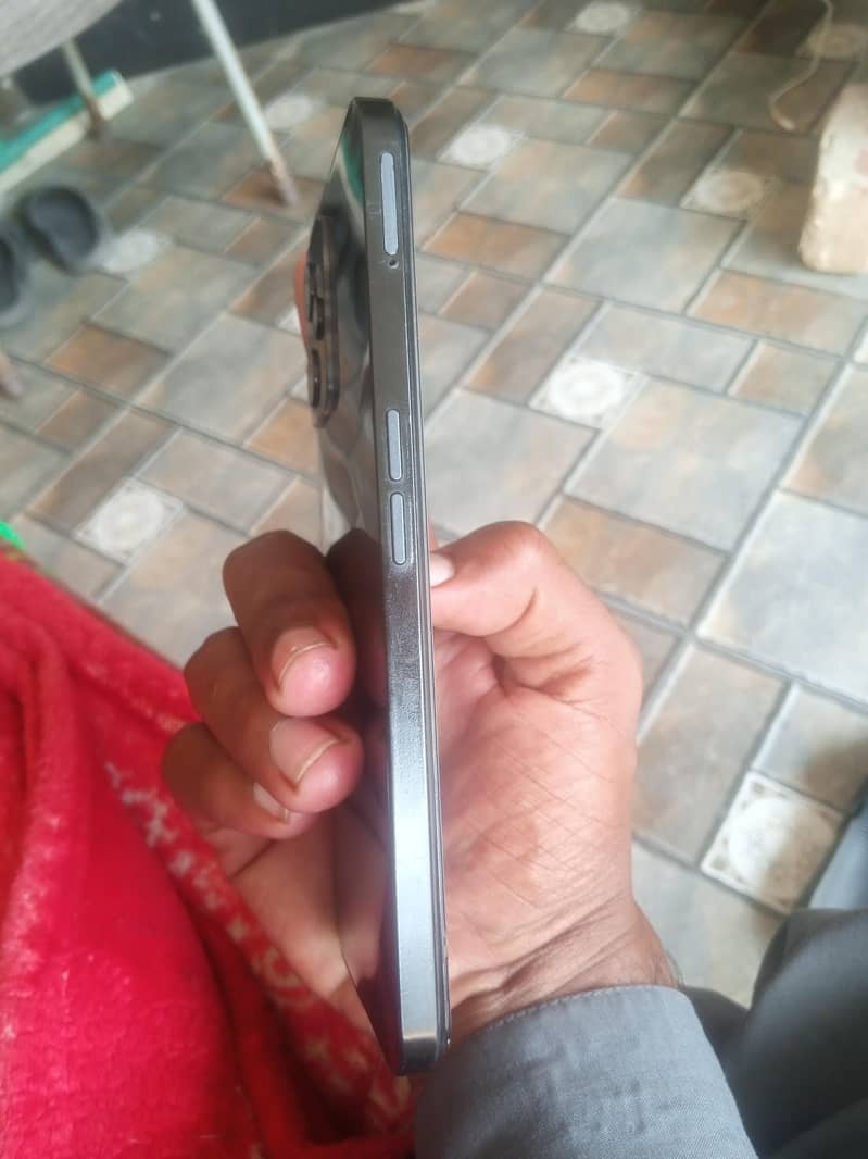 Realme C35 4