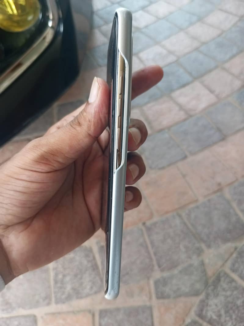 Tecno CAMON 40 Pro 1