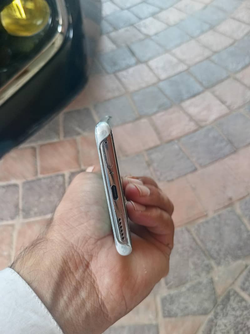 Tecno CAMON 40 Pro 4