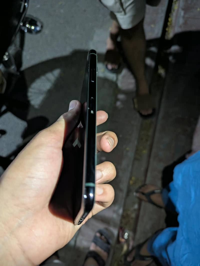 Apple iPhone 11 Pro Max 4