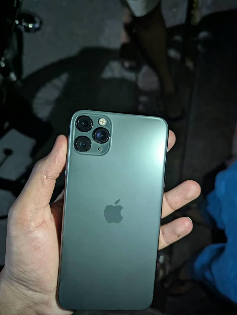 Apple iPhone 11 Pro Max 12