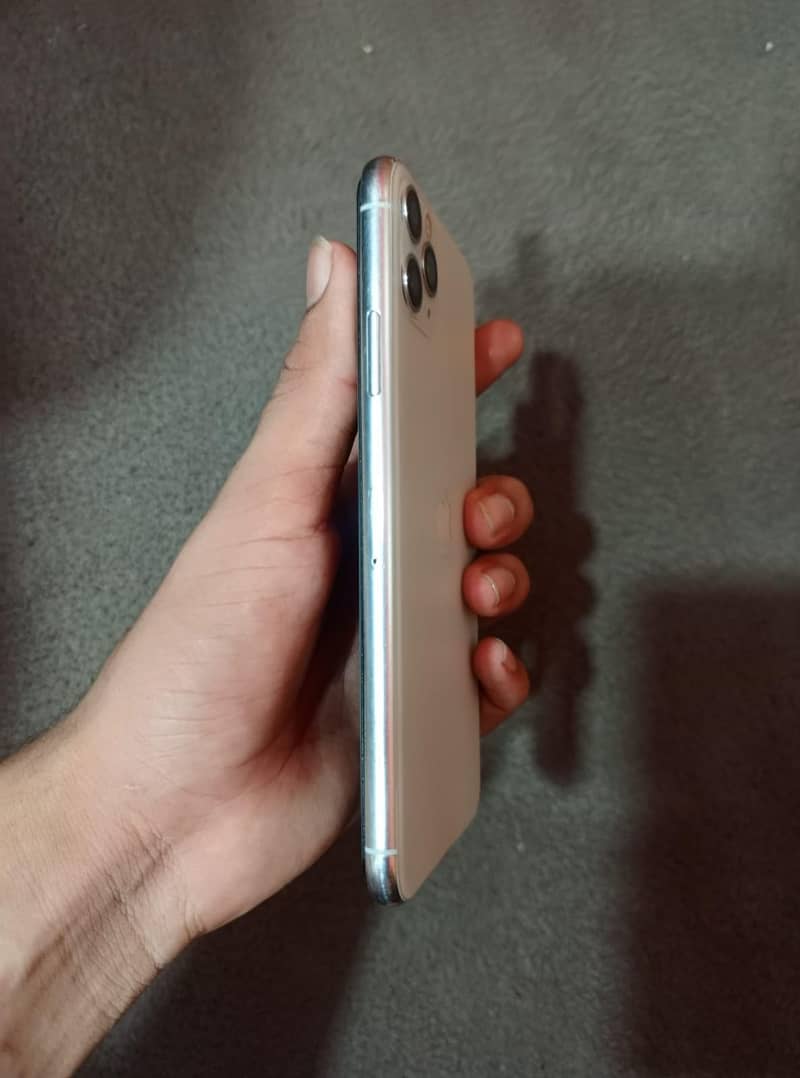 Apple iPhone 11 Pro Max 2