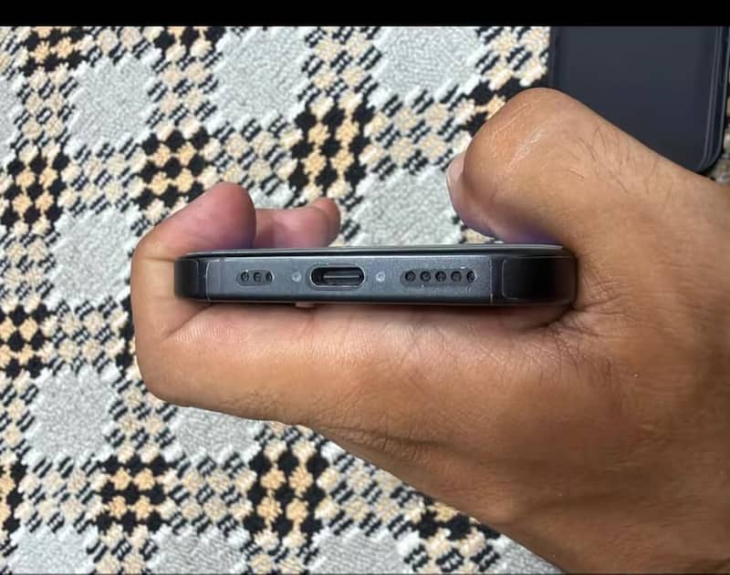 Apple iPhone 16 Pro 0