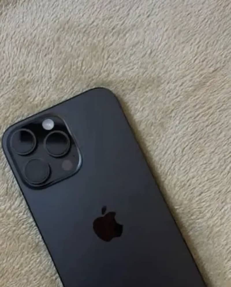 Apple iPhone 16 Pro 1