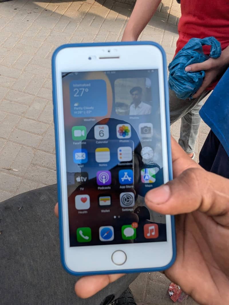 Apple iPhone 7 Plus 3